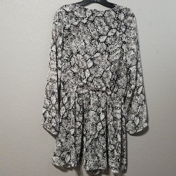 Express Long Sleeve Romper - Picture 2 of 3